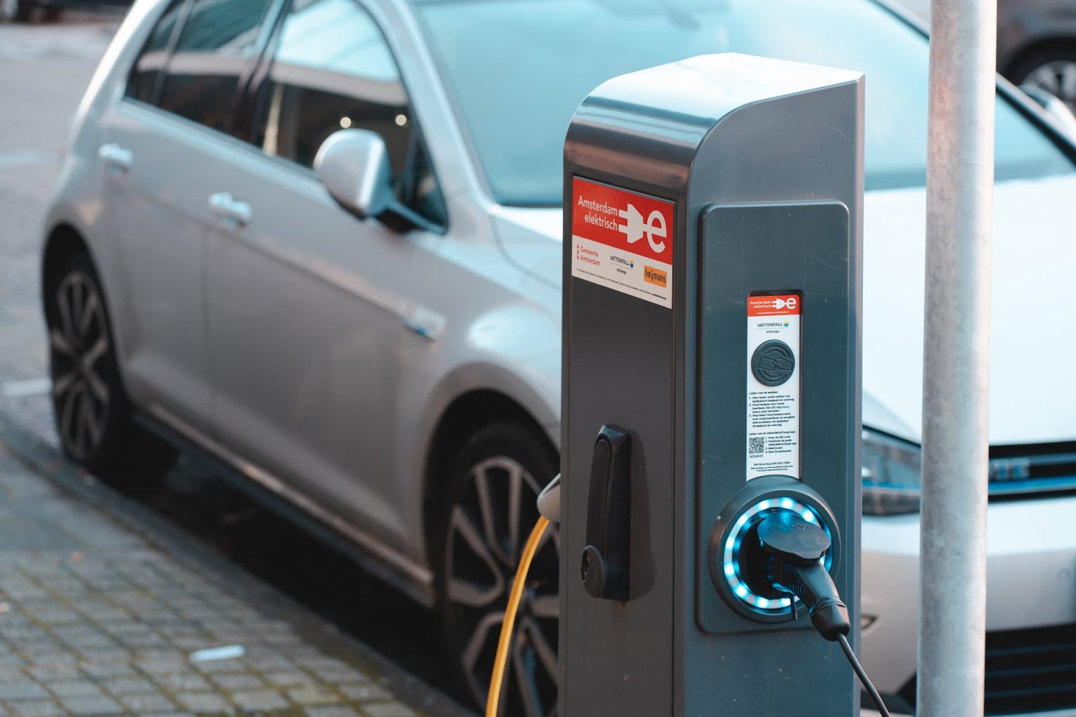 How to Charge Hybrid Car? - Retro Cars - RetroCarsMag